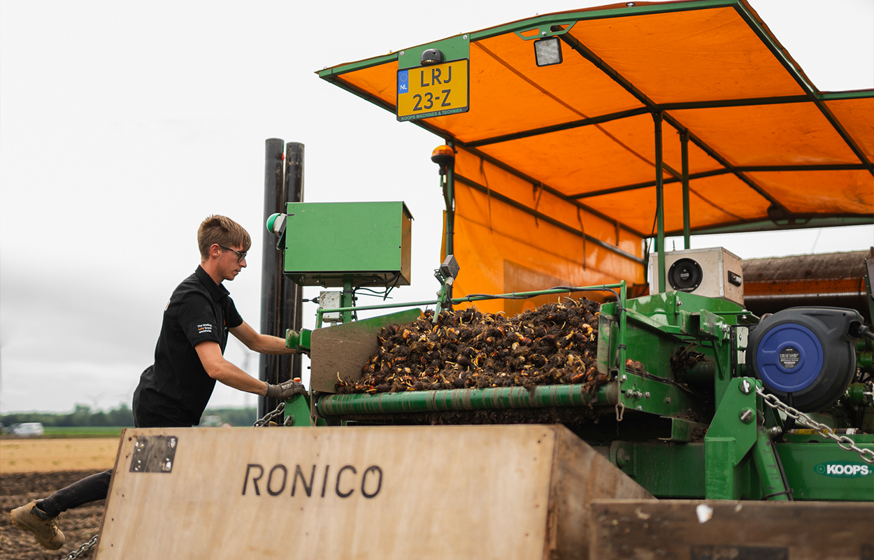 ronico slaat eerste paal innovatieve energieneutrale kas drone